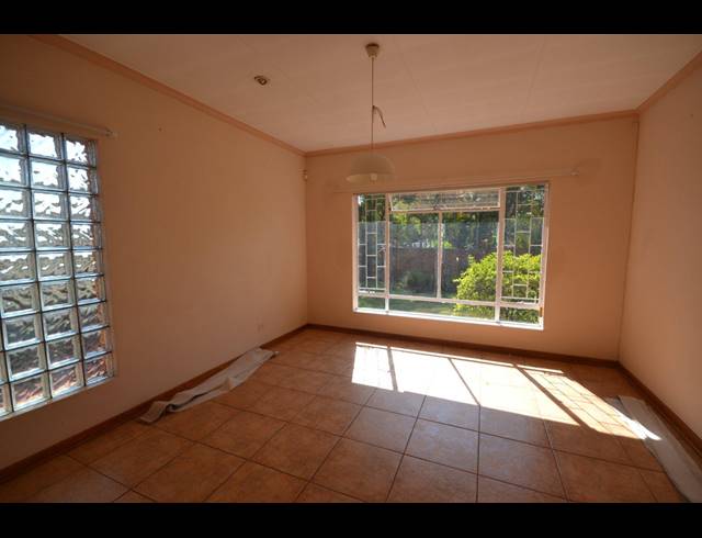3 BEDROOM HOUSE SOLD IN SINOVILLE